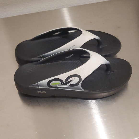 OOFOS Black and Metallic Sandals - Picture 3 of 5